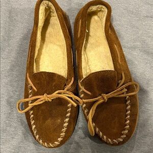 Minnetonka Brown Suede Moccasin Slippers
